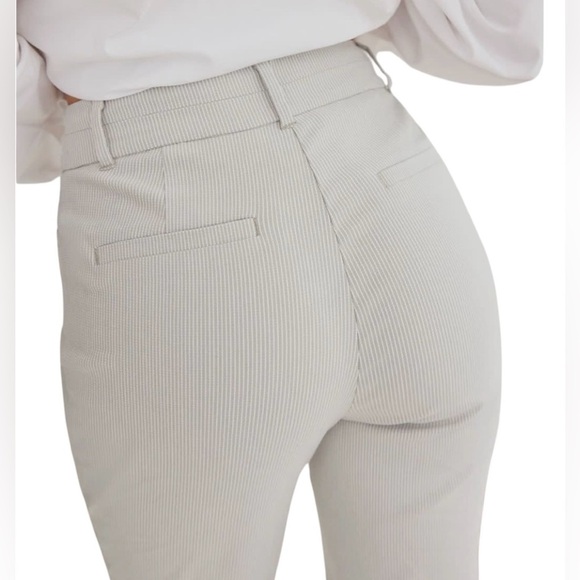 NWOT, Reitmans, The Iconic Beige & White Striped Capri Pants, 18 Regular - Picture 3 of 9